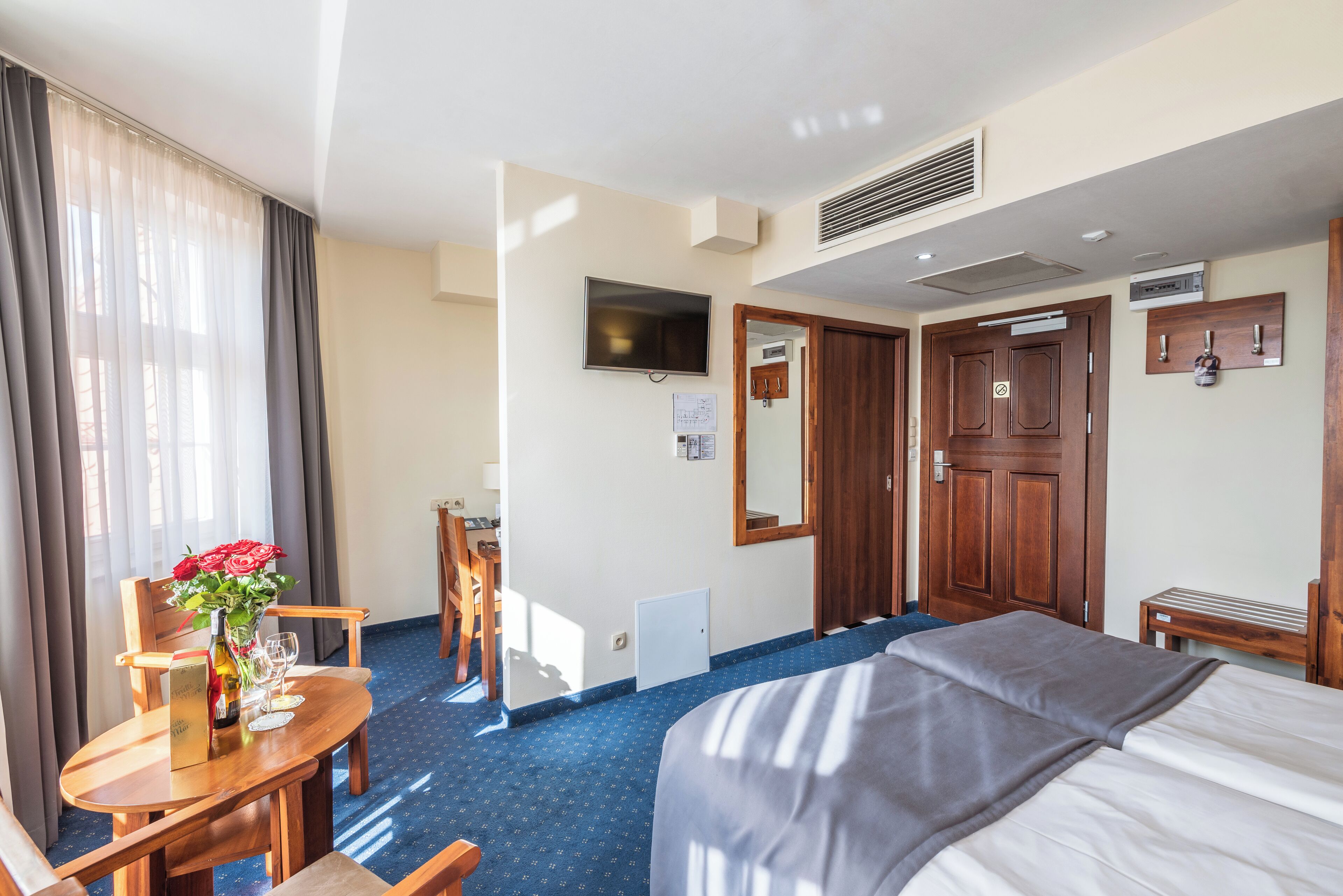 comfort double room, 1 queen bed, city view, tower | 1 bedroom, desk, laptop workspace, soundproofing