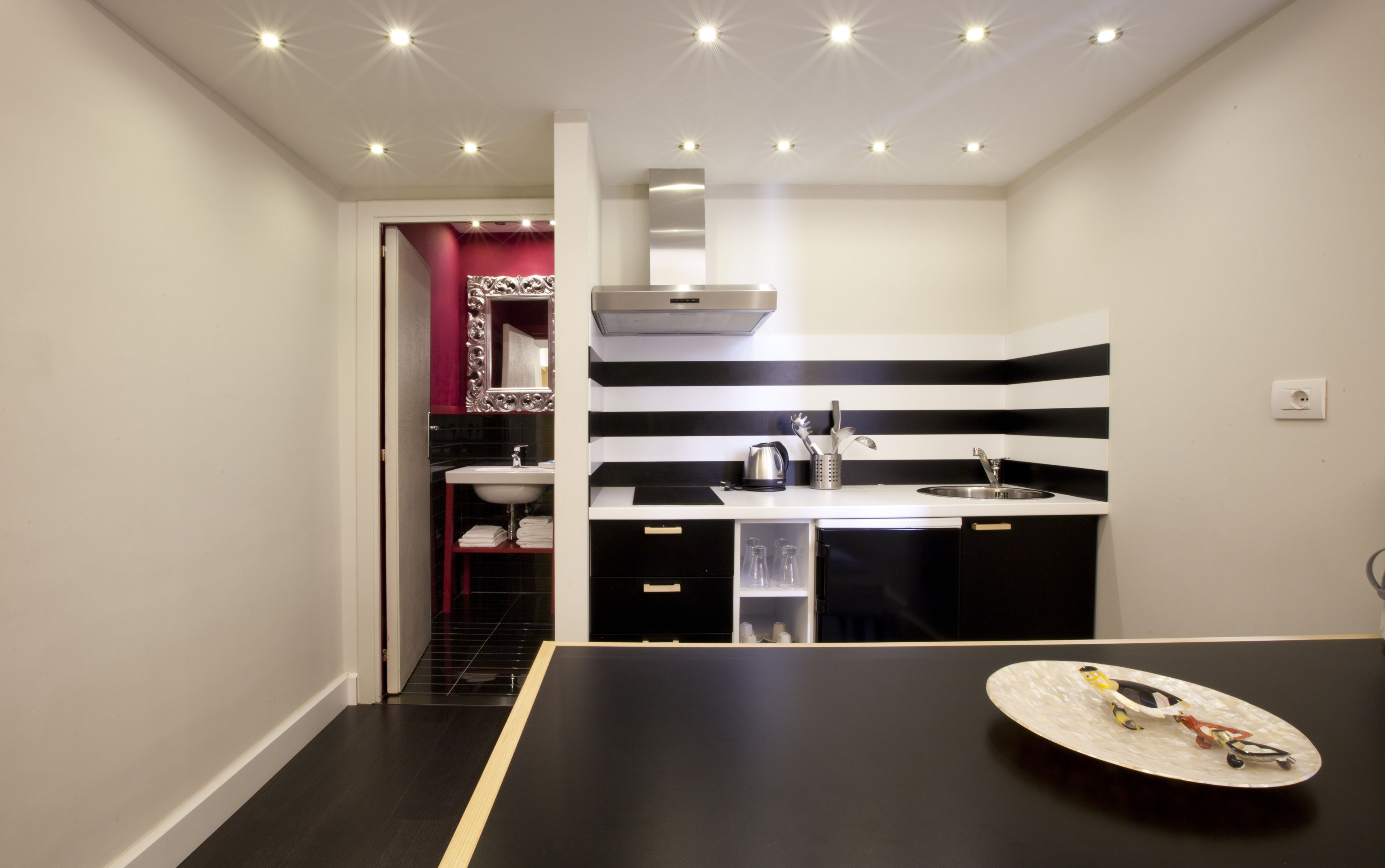 Departamento familiar | Cocineta privada | Refrigerador, parrilla de estufa y cafetera de espresso 