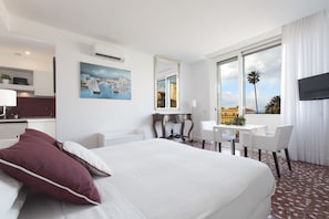 Deluxe Studio, Balcony | Down comforters, desk, soundproofing, iron/ironing board