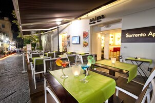 Tempat makan outdoor