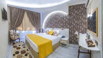 Deluxe-Doppel- oder -Zweibettzimmer | Minibar, Zimmersafe, Schreibtisch, schallisolierte Zimmer