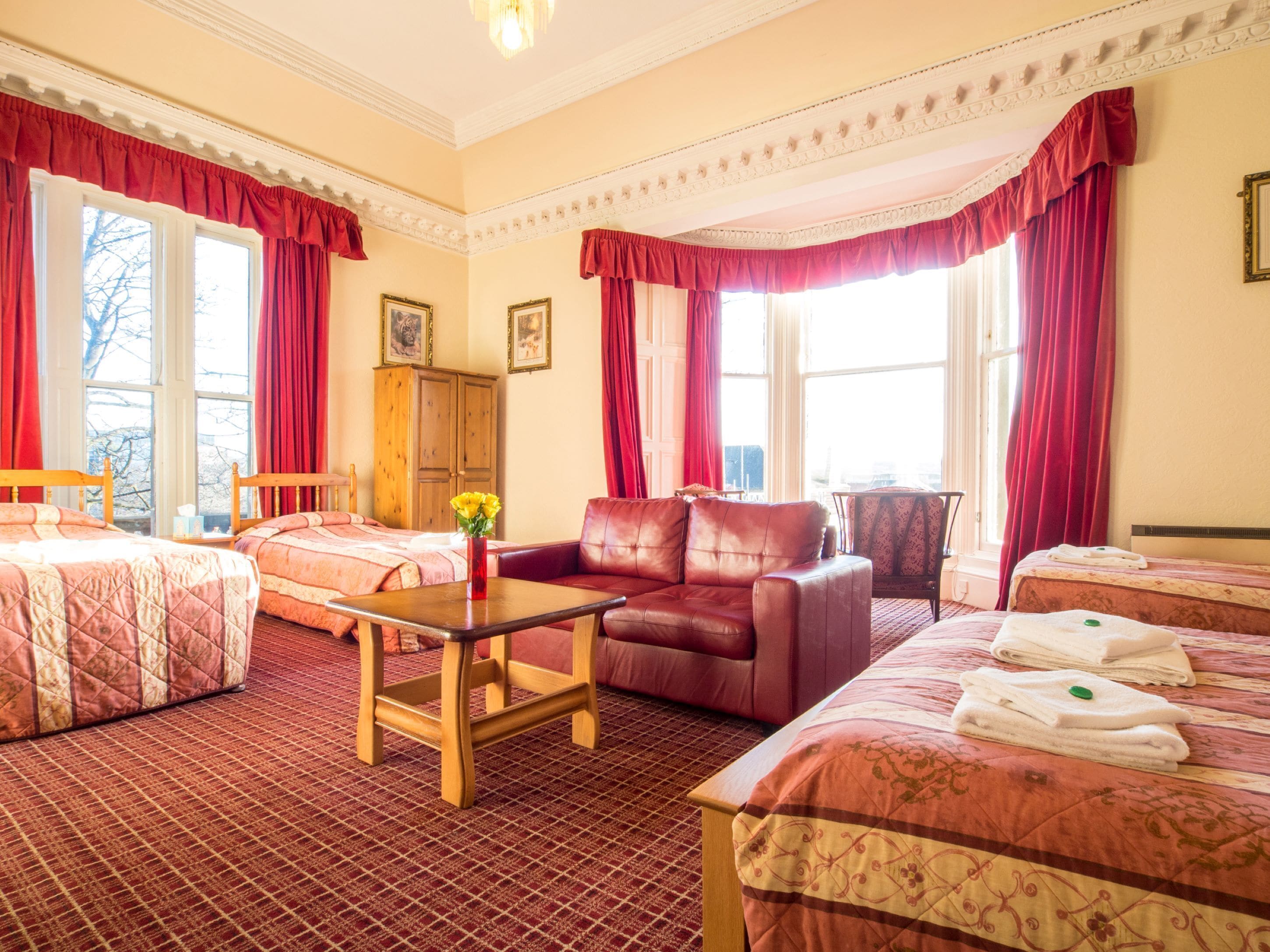 Suíte família | Ferros/tábuas de passar roupa, Wi-Fi de cortesia, roupa de cama