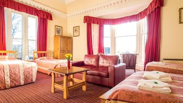Family Suite | Iron/ironing board, free WiFi, bed sheets
