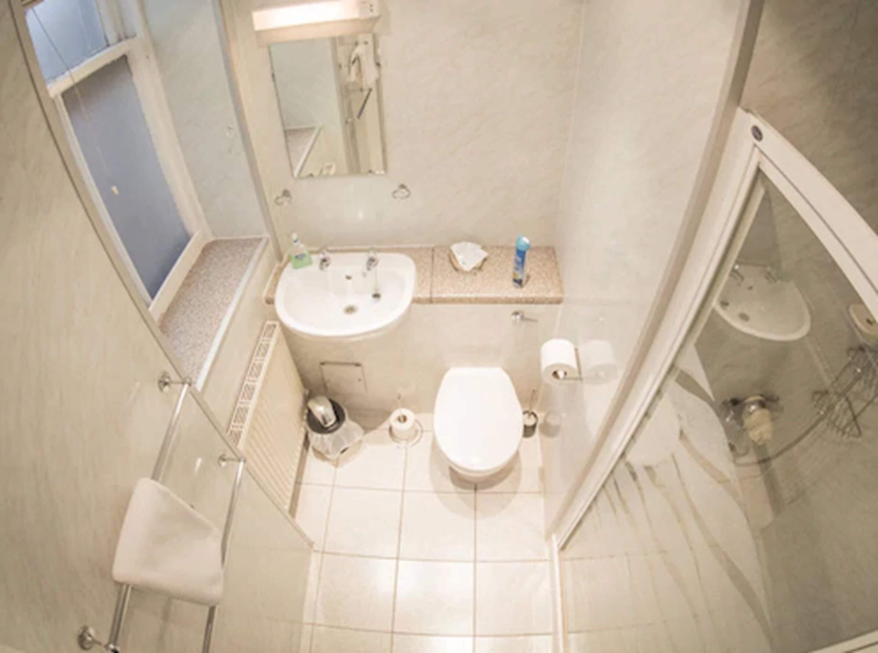 family room | bathroom | free toiletries, hair dryer, towels, soap