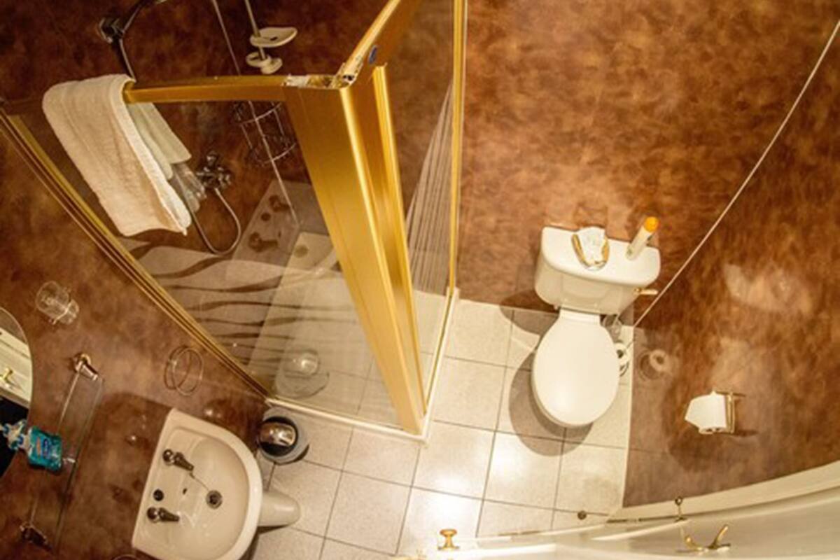 classic twin room | bathroom | free toiletries, hair dryer, towels, soap