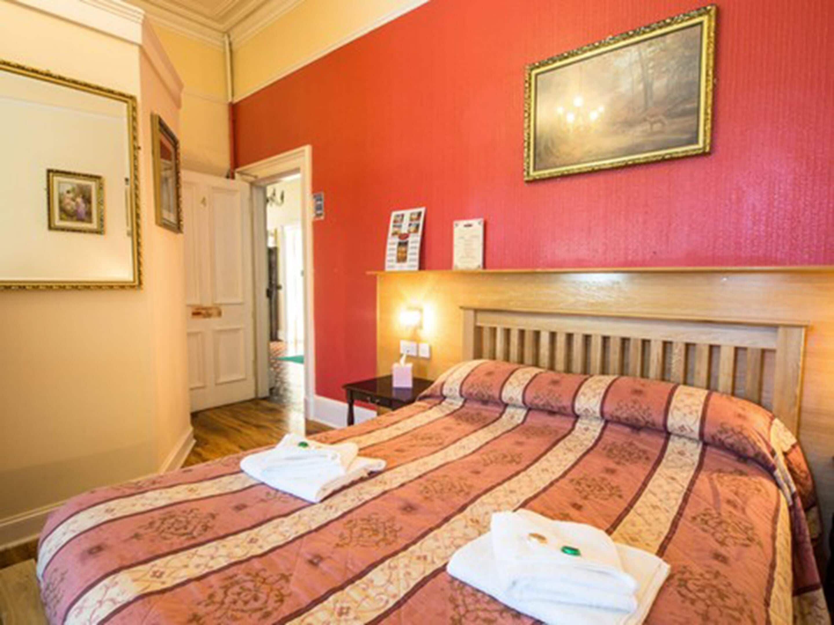 classic double room | desk, iron/ironing board, travel cot, free wifi