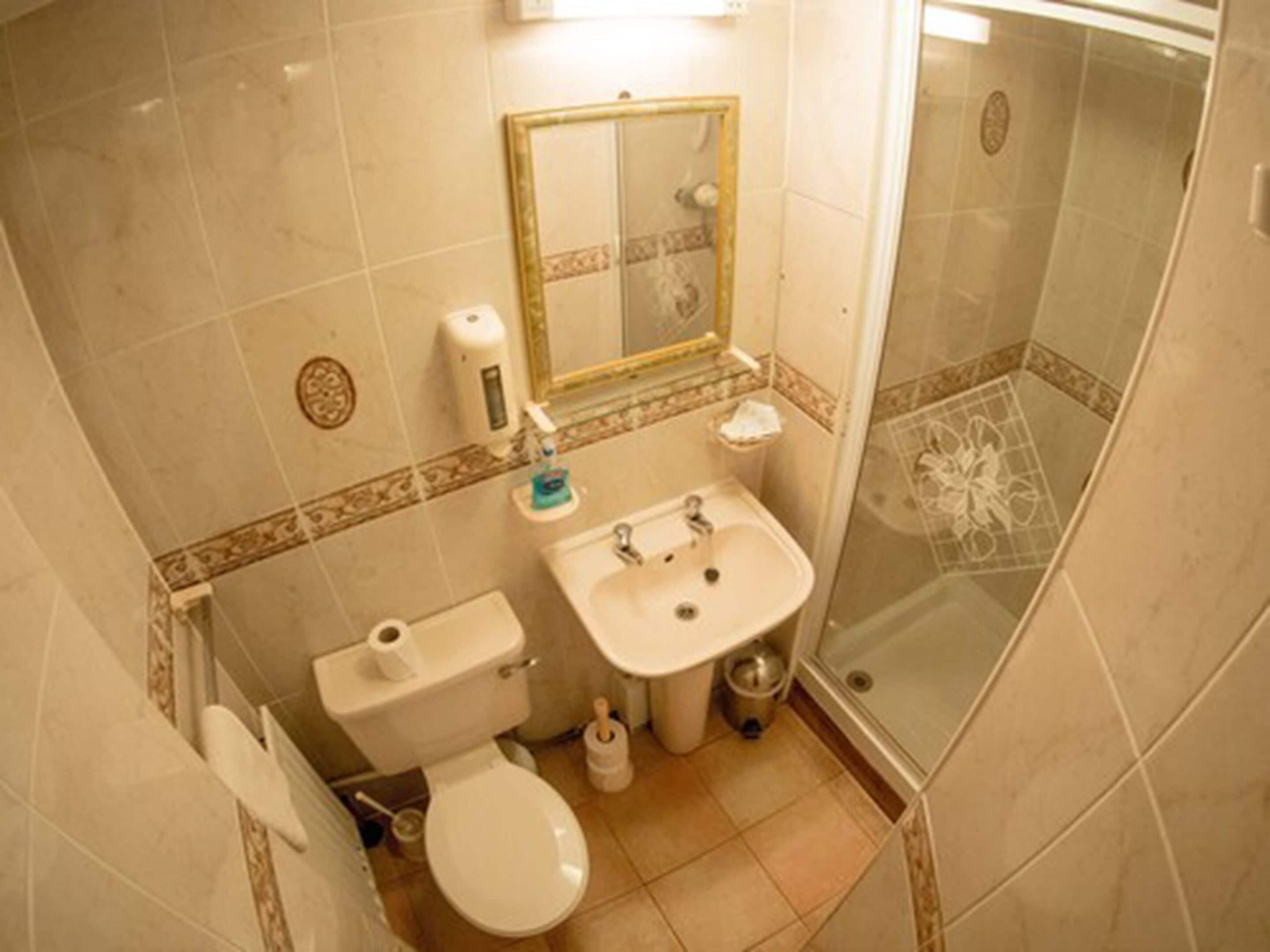single room | bathroom | free toiletries, hair dryer, towels, soap