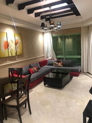 公寓, 1 間臥室 | 客廳 | 32 吋平面電視連衛星電視頻道、電視