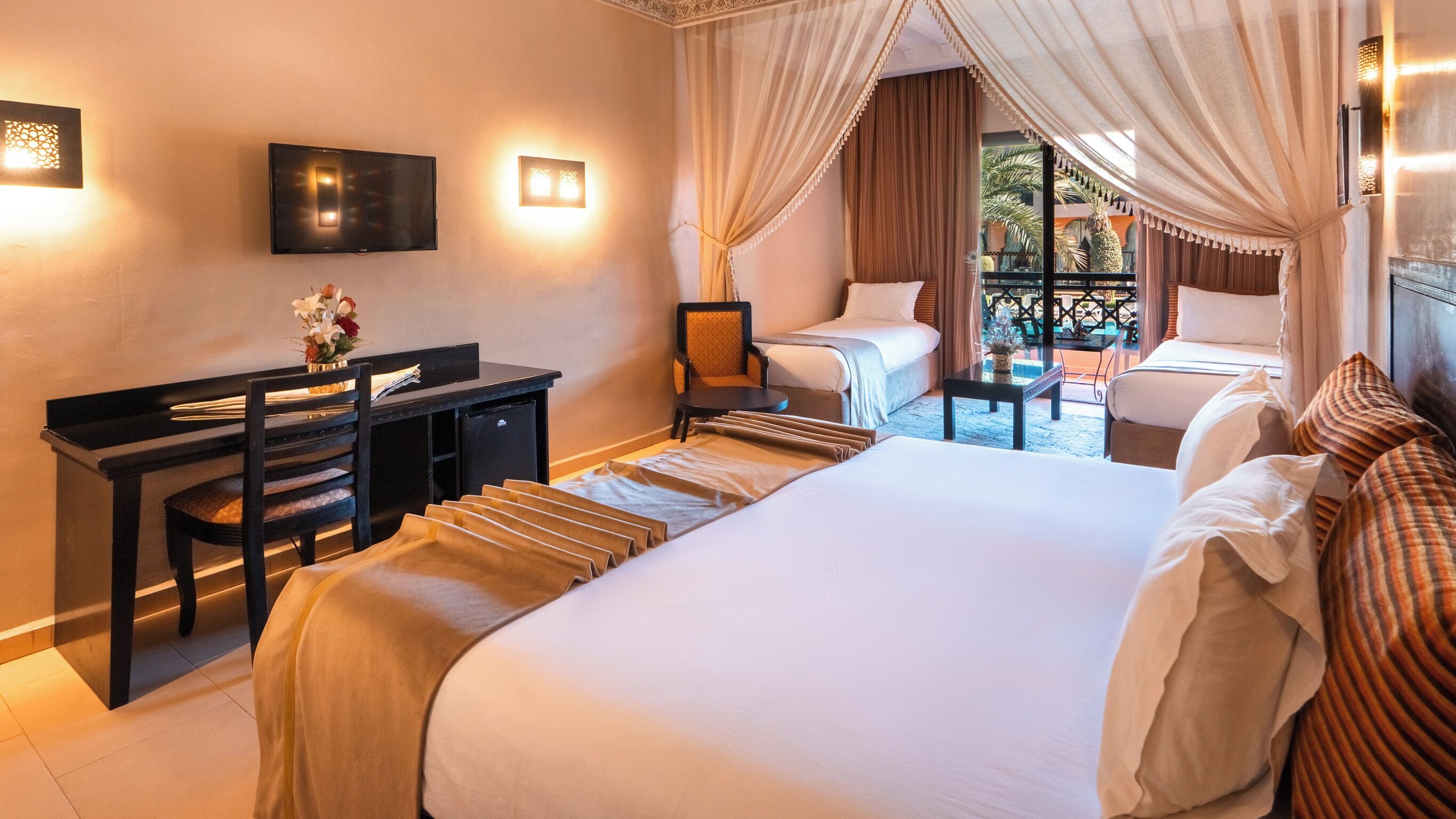 Familieværelse - balkon | Premium-sengetøj, senge med topmadrasser, minibar, pengeskab på værelset