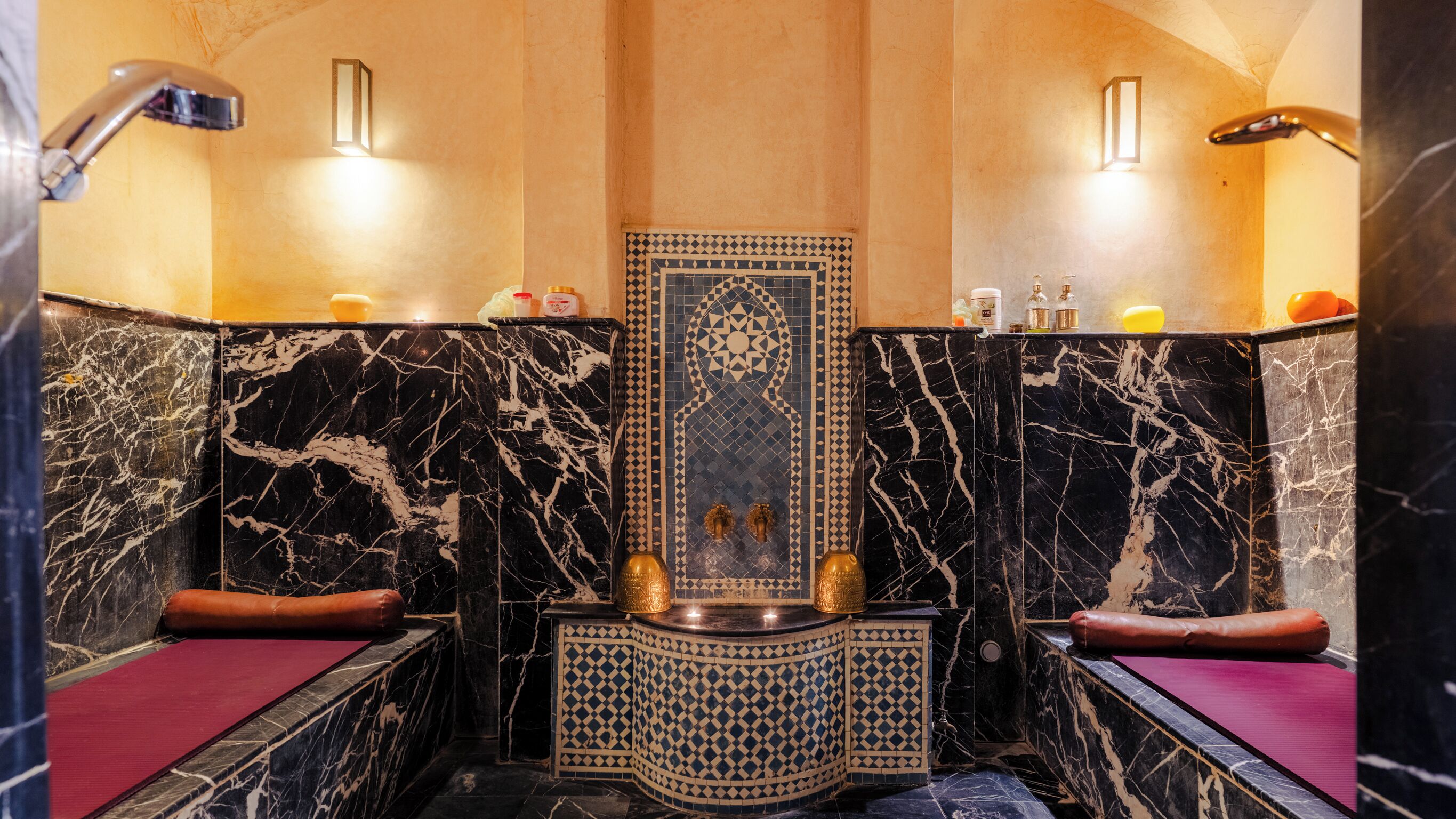 Couples treatment rooms, hot tub, Turkish bath, body treatments
