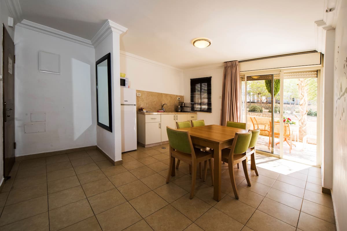 Private kitchen | Coffee/tea maker, electric kettle, cookware/dishes/utensils