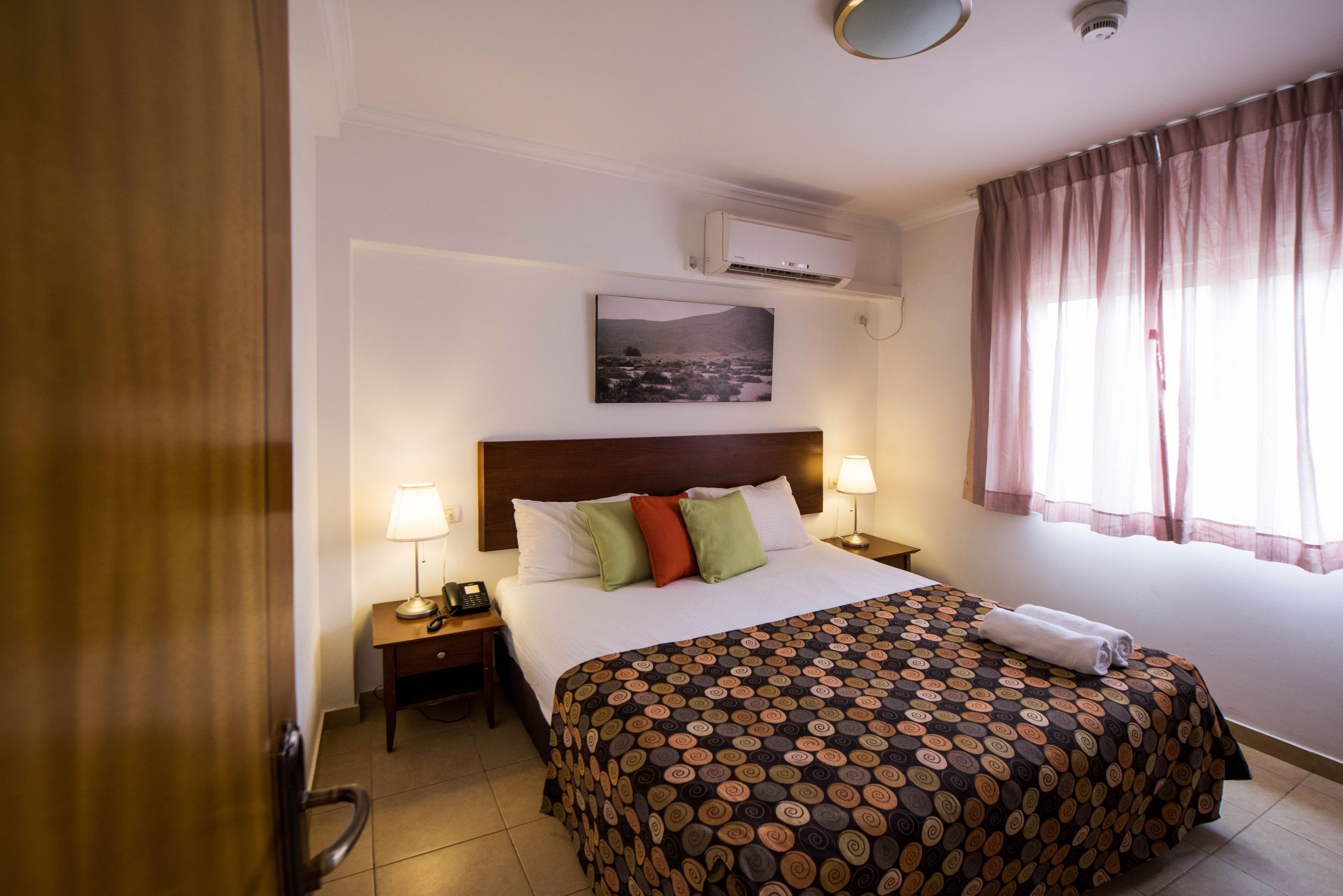 Coffres-forts dans les chambres, bureau, Wi-Fi gratuit, draps fournis