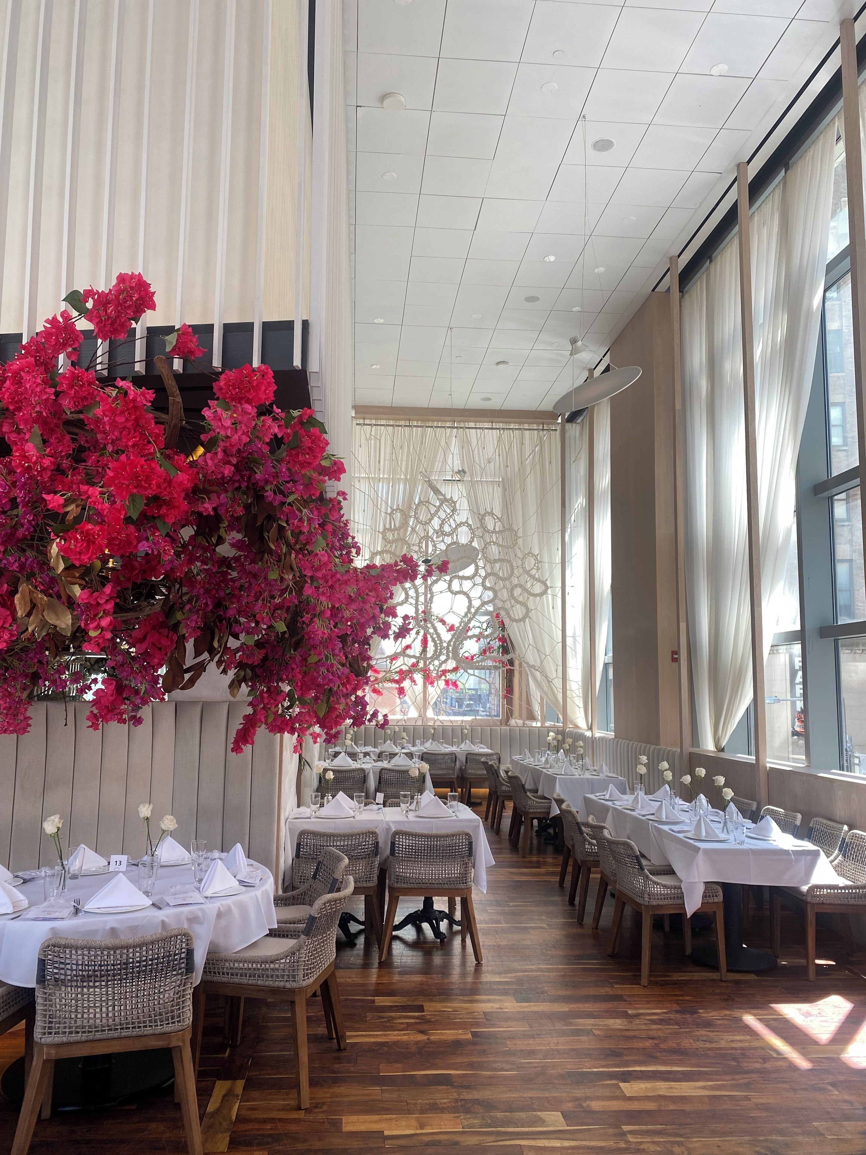 lunch, dinner and brunch served