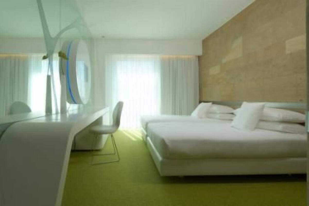 Superior Room | Egyptian cotton sheets, premium bedding, memory-foam beds, minibar