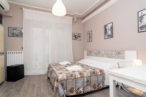 Desk, iron/ironing board, free WiFi, bed sheets - Ostello le Sirene  (Sorrento)