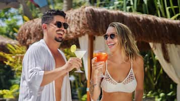 2 piscinas externas, guarda-sóis, espreguiçadeiras