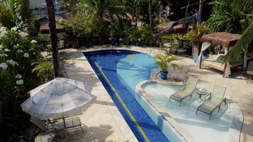 2 piscinas externas, guarda-sóis, espreguiçadeiras