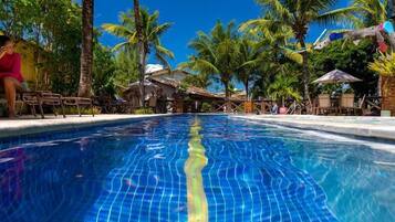 2 piscinas externas, guarda-sóis, espreguiçadeiras