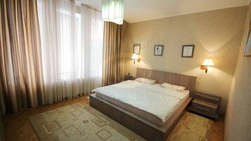 Apartamento standard, 1 quarto | Roupas de cama premium, cofres nos quartos, quartos à prova de som