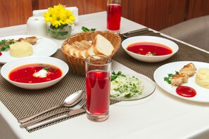 Dining - Korona Hotel (Chubynske)