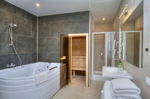 Exclusive Studio Suite | In-room safe, individually furnished, laptop workspace - KievInn (Kyiv)
