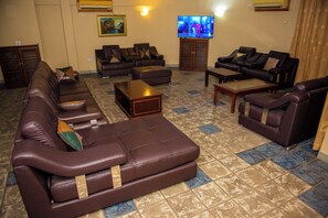 Presidential Suite | Premium bedding, down duvets, in-room safe, desk - Welcome Centre & Hotels (Lagos)