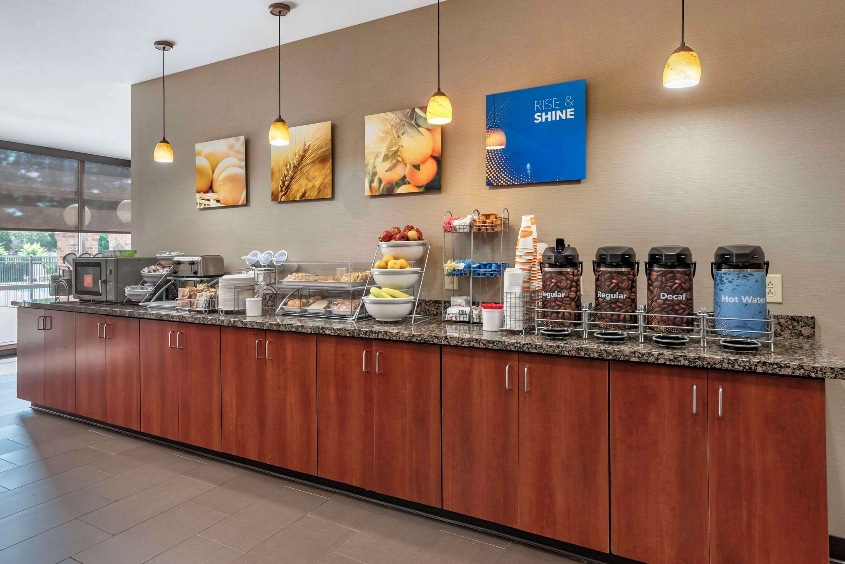 free buffet breakfast