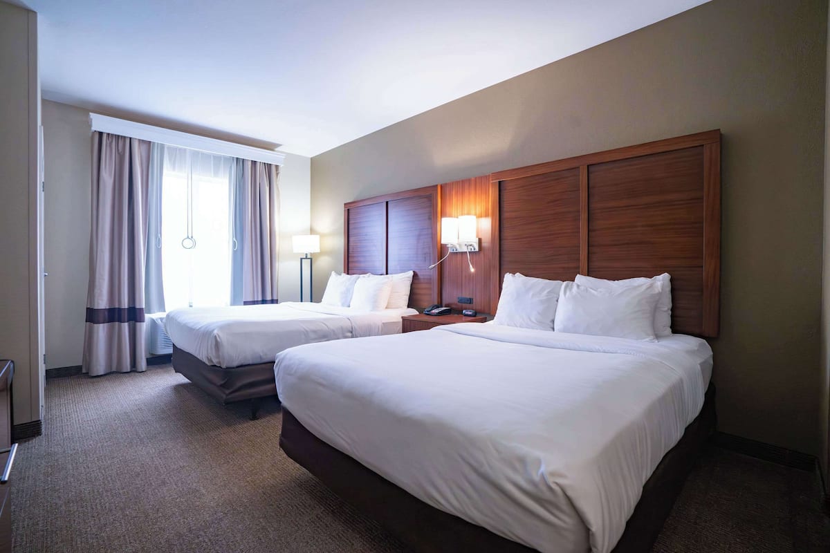 Suite, 1 Queen Bed, Accessible, Non Smoking | 1 bedroom, desk, iron/ironing board, free WiFi