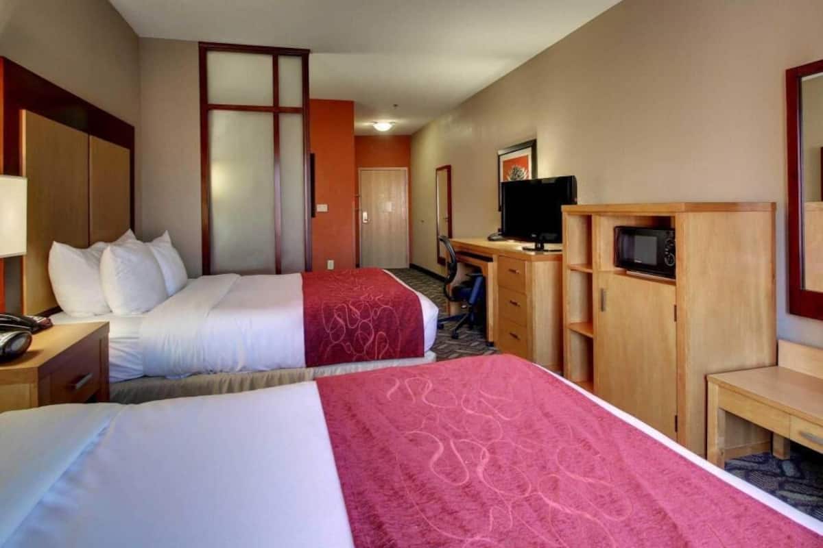 Desk, iron/ironing board, free WiFi, bed sheets