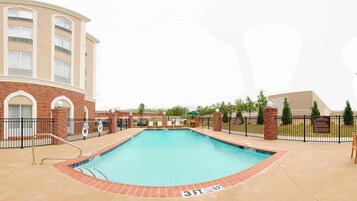 Piscina externa sazonal