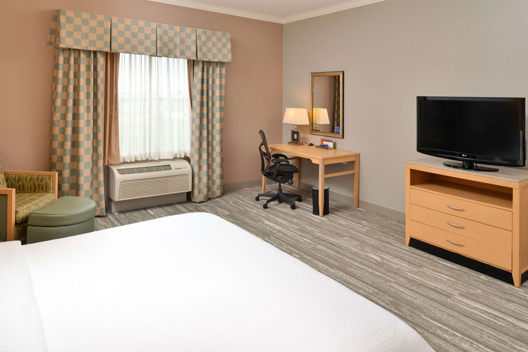 Premium bedding, pillowtop beds, in-room safe, soundproofing