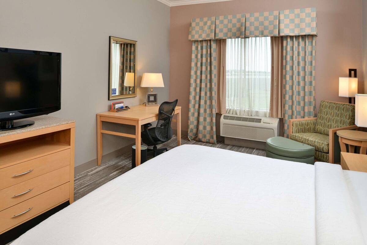 Premium bedding, pillowtop beds, in-room safe, soundproofing