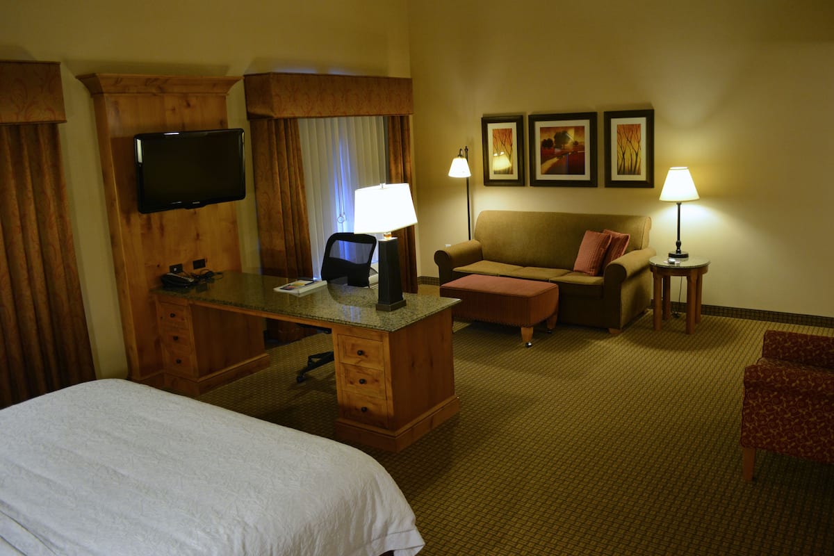 Studio, Accessible, Non Smoking | Premium bedding, down comforters, in-room safe, blackout drapes
