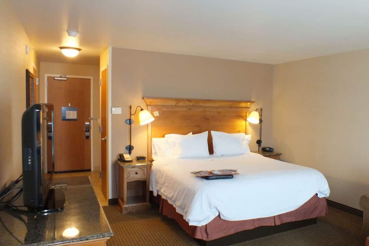 Premium bedding, down comforters, in-room safe, blackout drapes