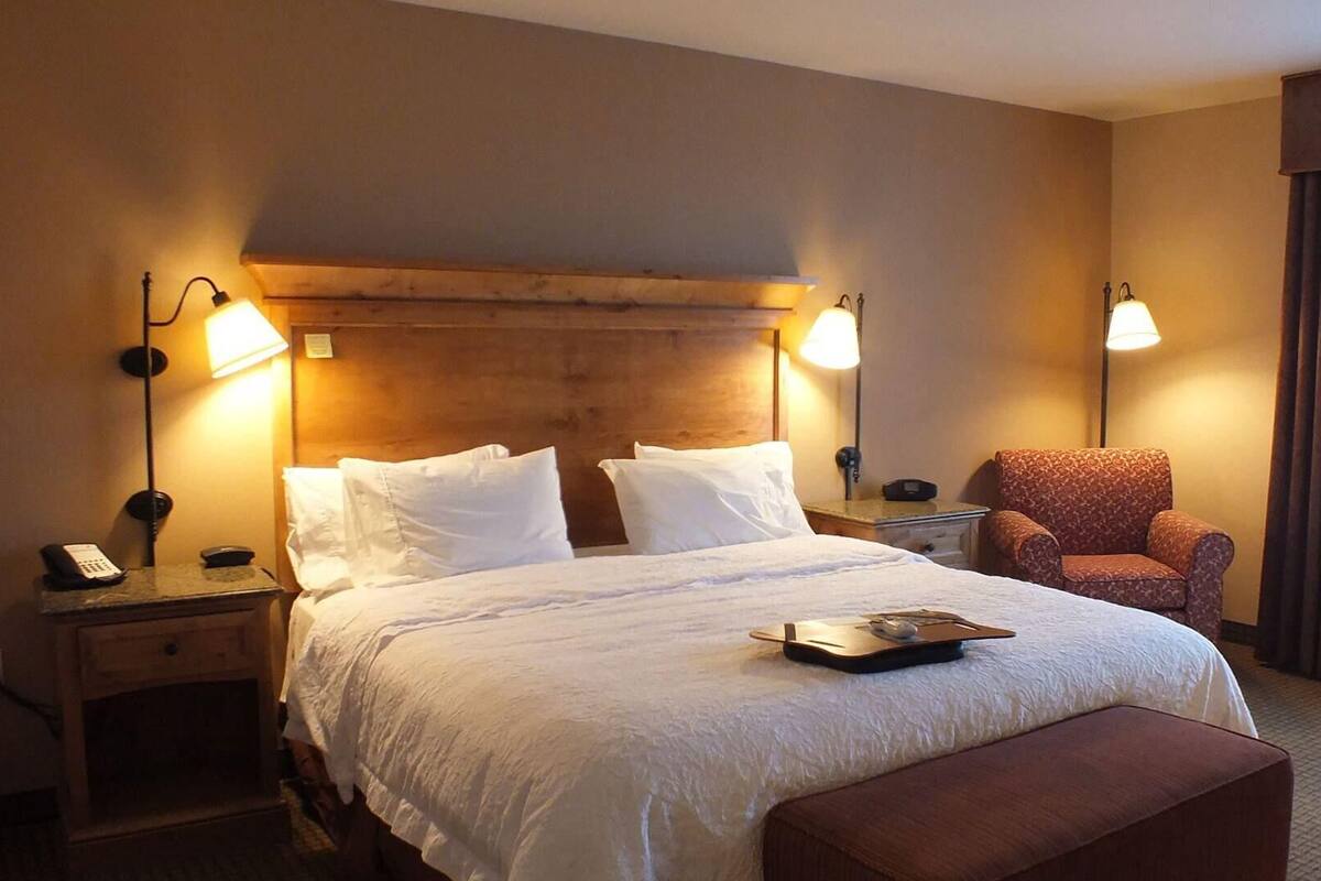 Premium bedding, down comforters, in-room safe, blackout drapes