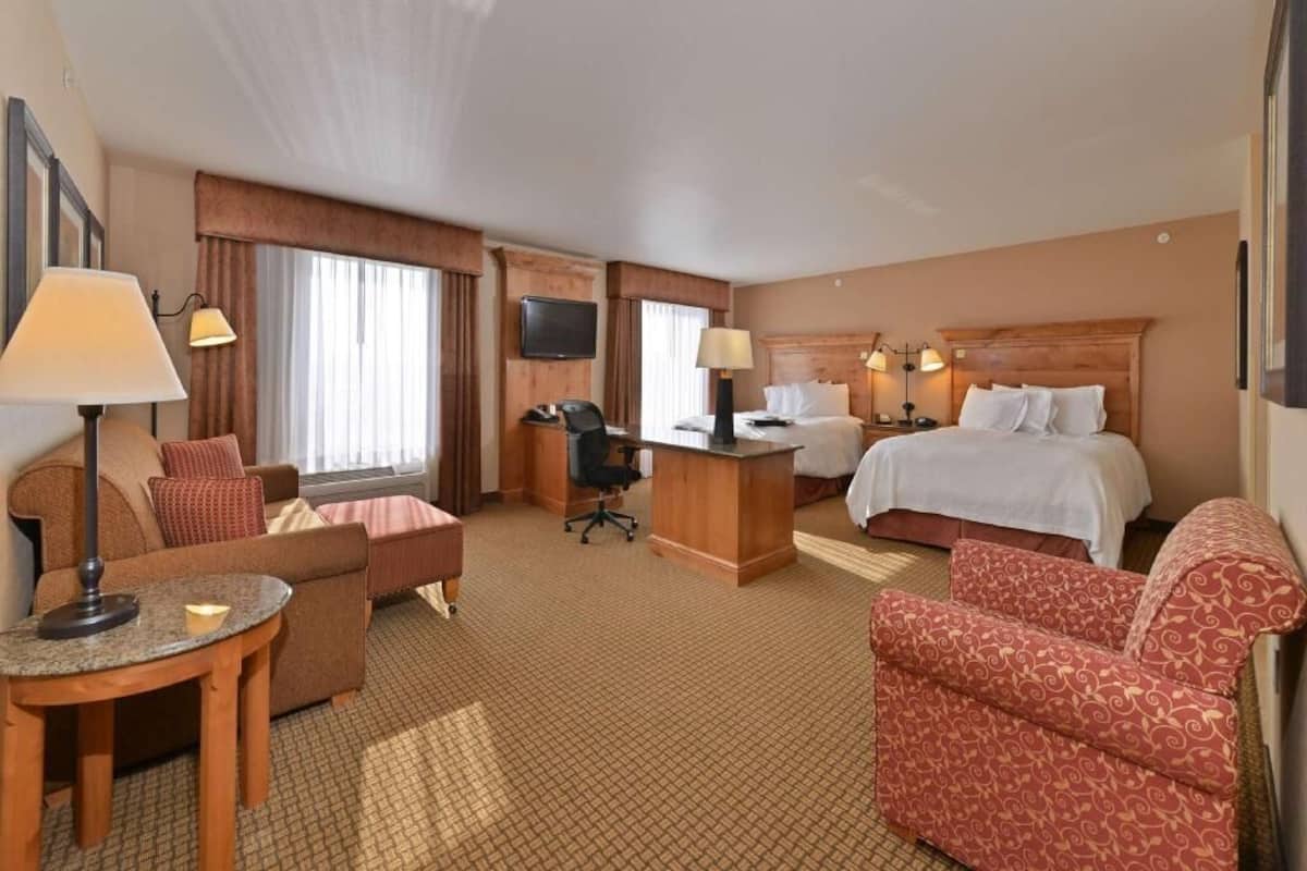 Premium bedding, down comforters, in-room safe, blackout drapes