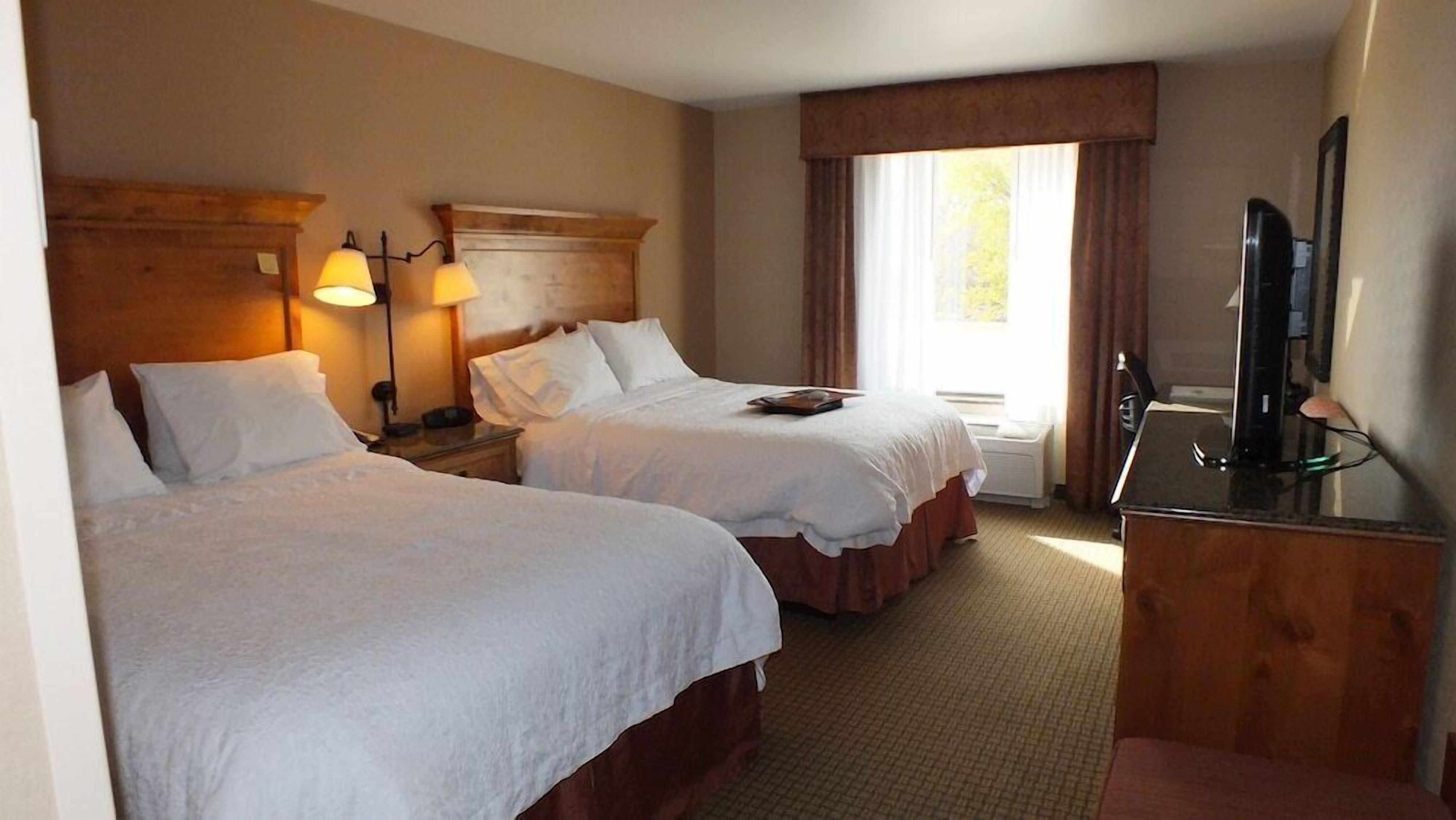 Premium bedding, down comforters, in-room safe, blackout drapes