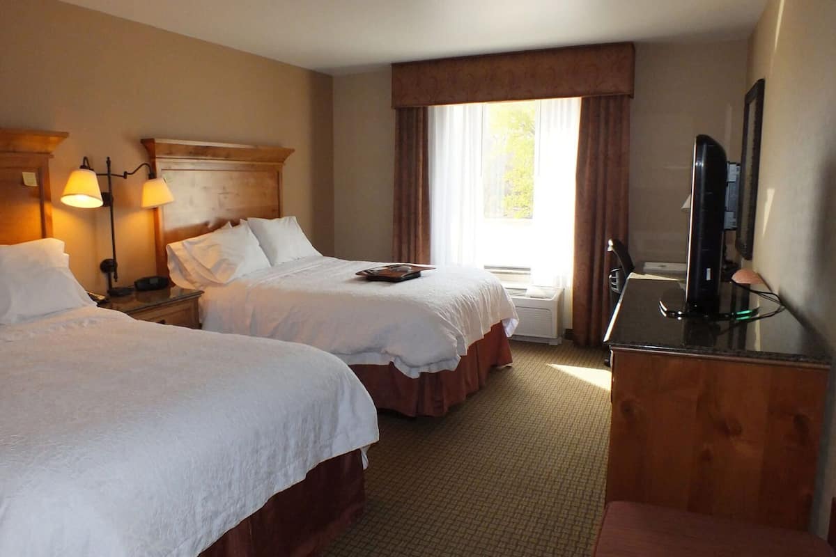 Premium bedding, down comforters, in-room safe, blackout drapes