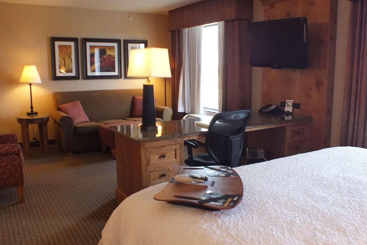 Premium bedding, down comforters, in-room safe, blackout drapes