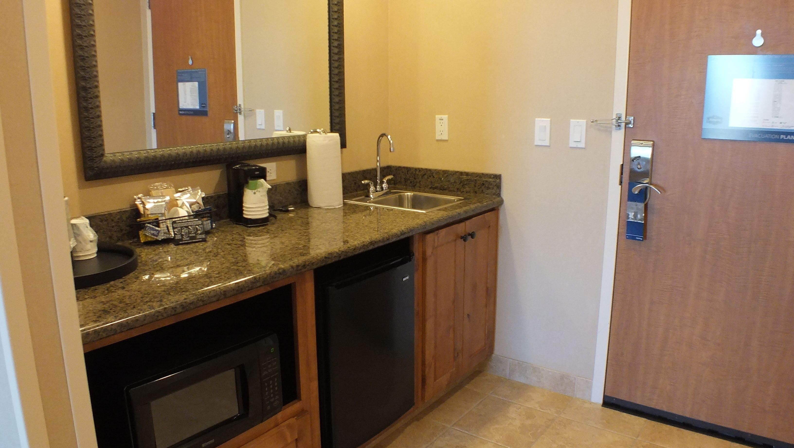 fridge, microwave, coffee/tea maker