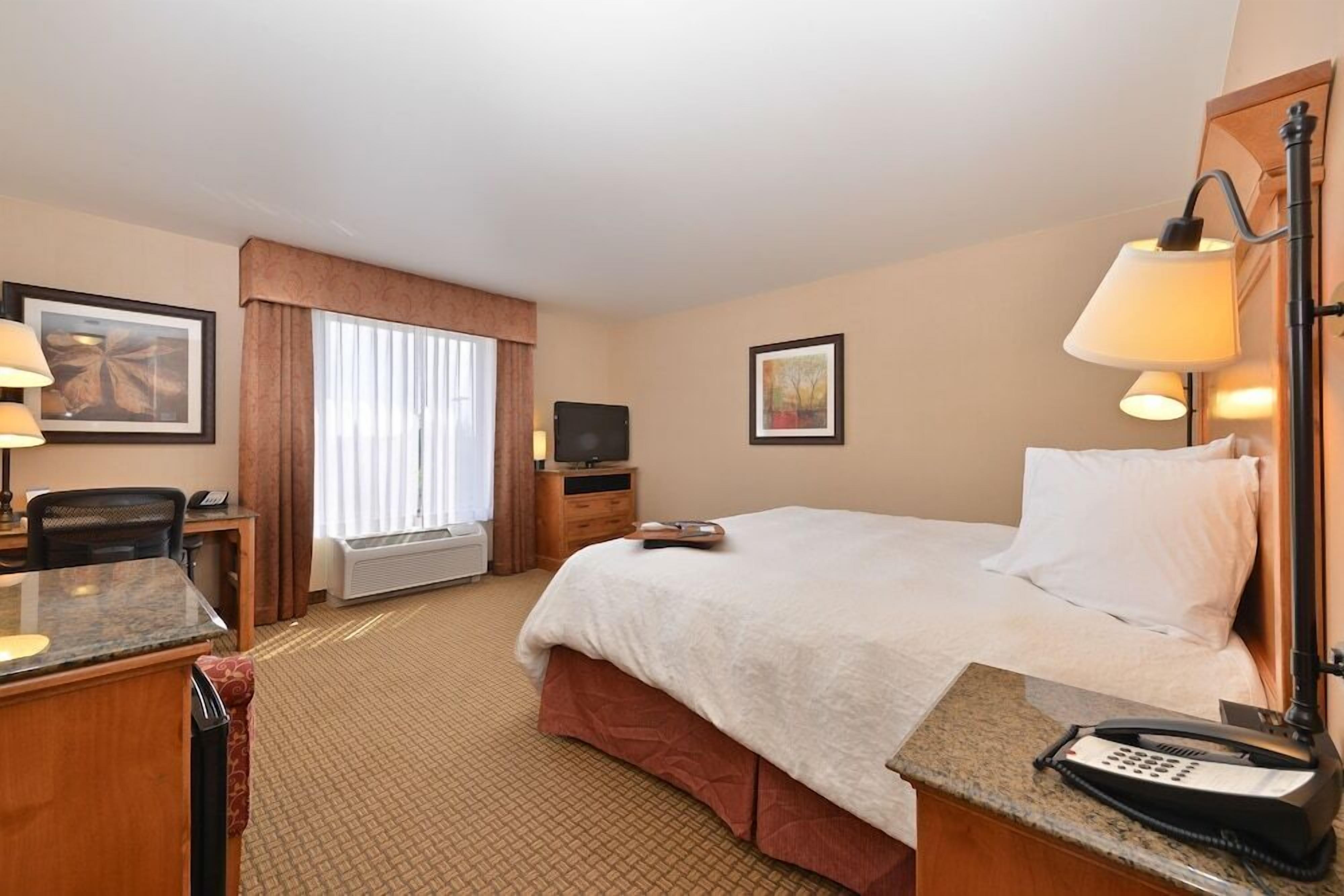 Premium bedding, down comforters, in-room safe, blackout drapes