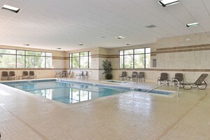 Una piscina cubierta