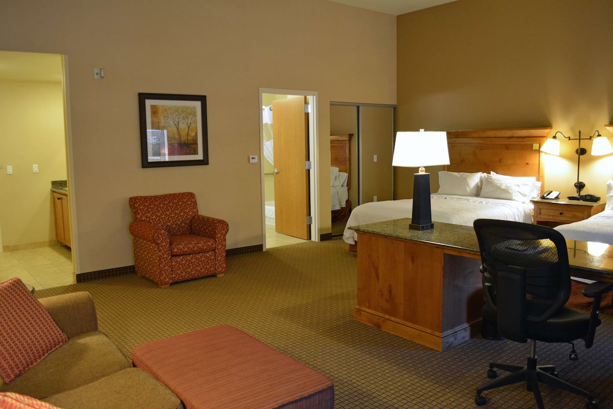 Studio, Accessible, Non Smoking | Premium bedding, down comforters, in-room safe, blackout drapes