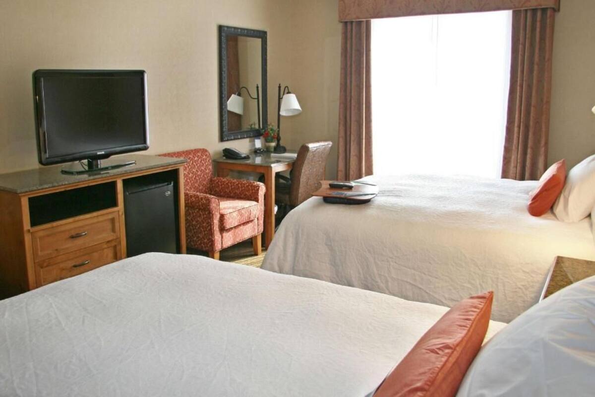 Premium bedding, down comforters, in-room safe, blackout drapes