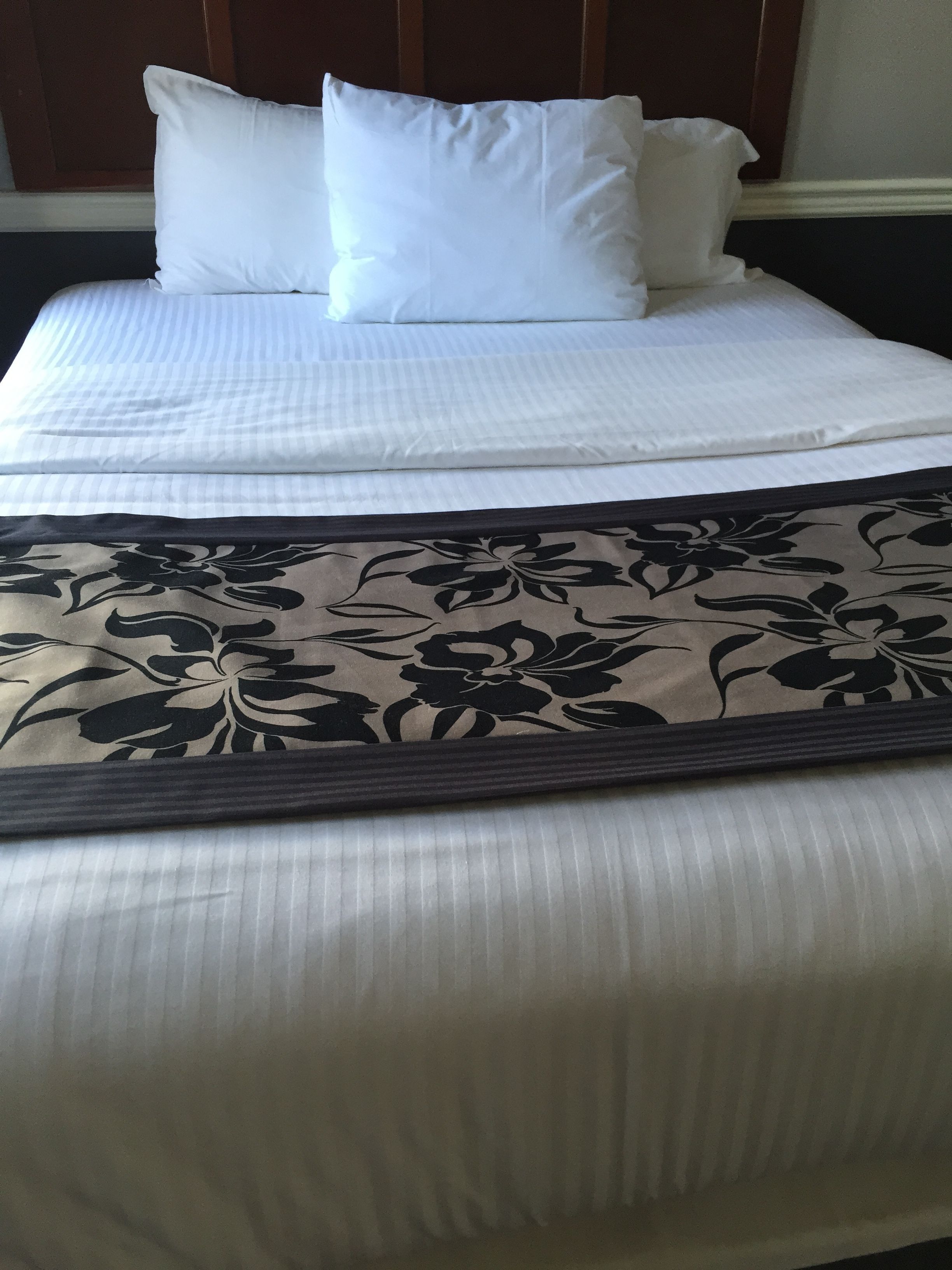 Premium bedding, iron/ironing board, free WiFi