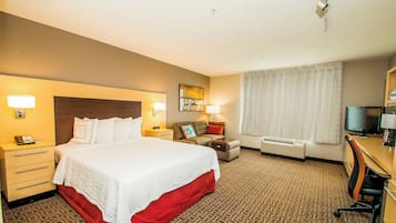 1 makuuhuone, allergiatestatut vuodevaatteet, untuvapeitot, työpöytä