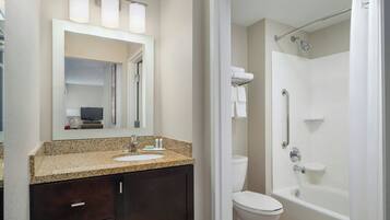 Combined shower/tub, free toiletries, hair dryer, towels