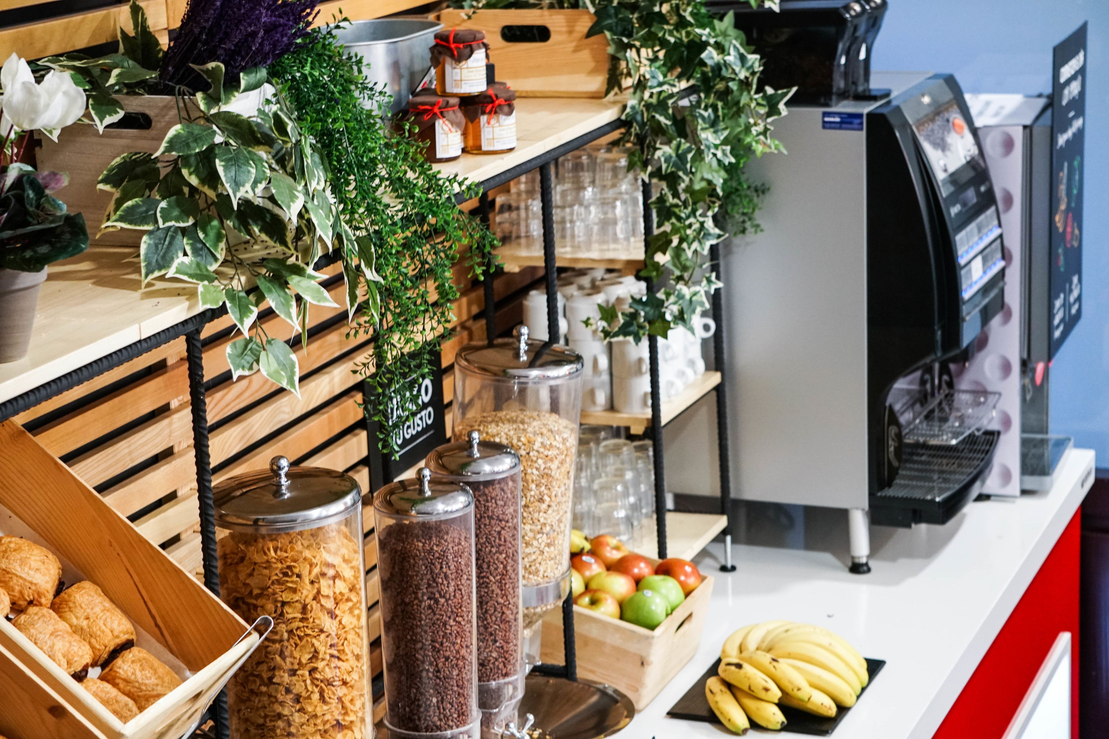 Frokostbuffé hver dag (EUR 11.00 per person)