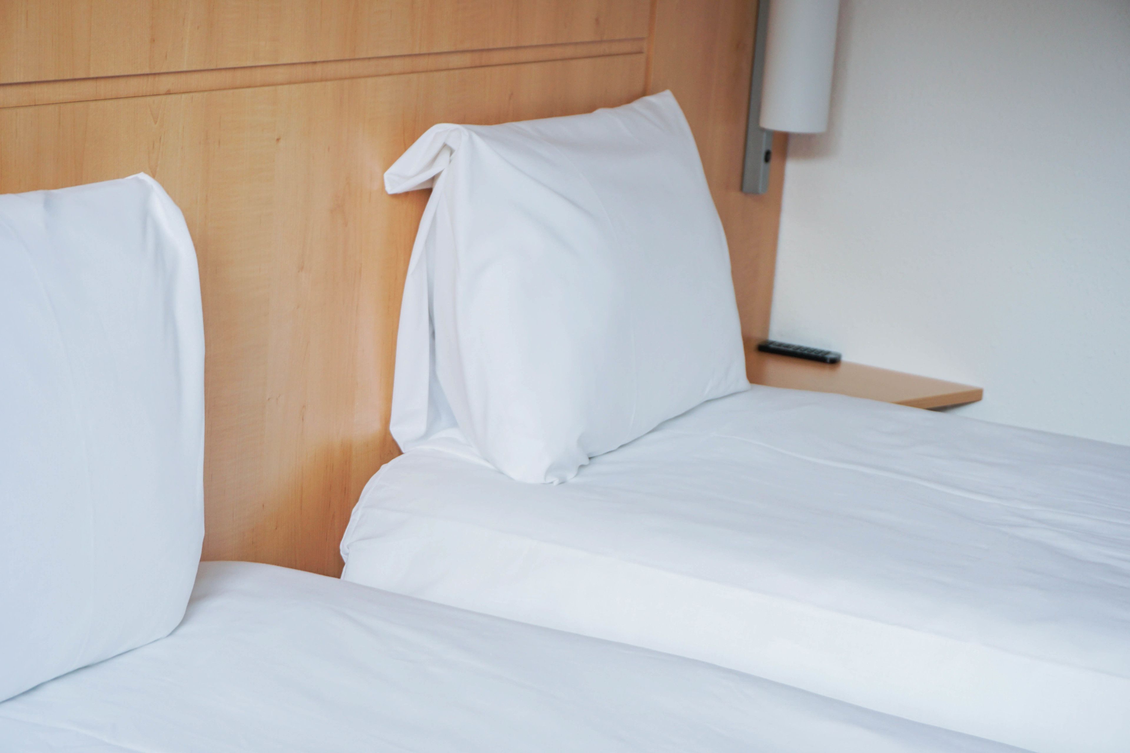 standard room, 2 single beds | in-room safe, desk, iron/ironing board, cots/infant beds