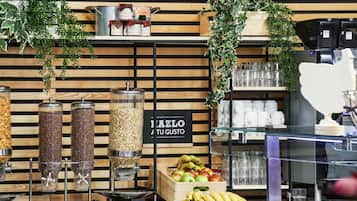 Desayuno buffet diario (EUR 11.00 por persona)